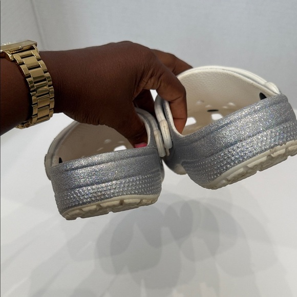 CROCS Women’s Silver Sparkle Clogs Size 7 - Picture 8 of 11